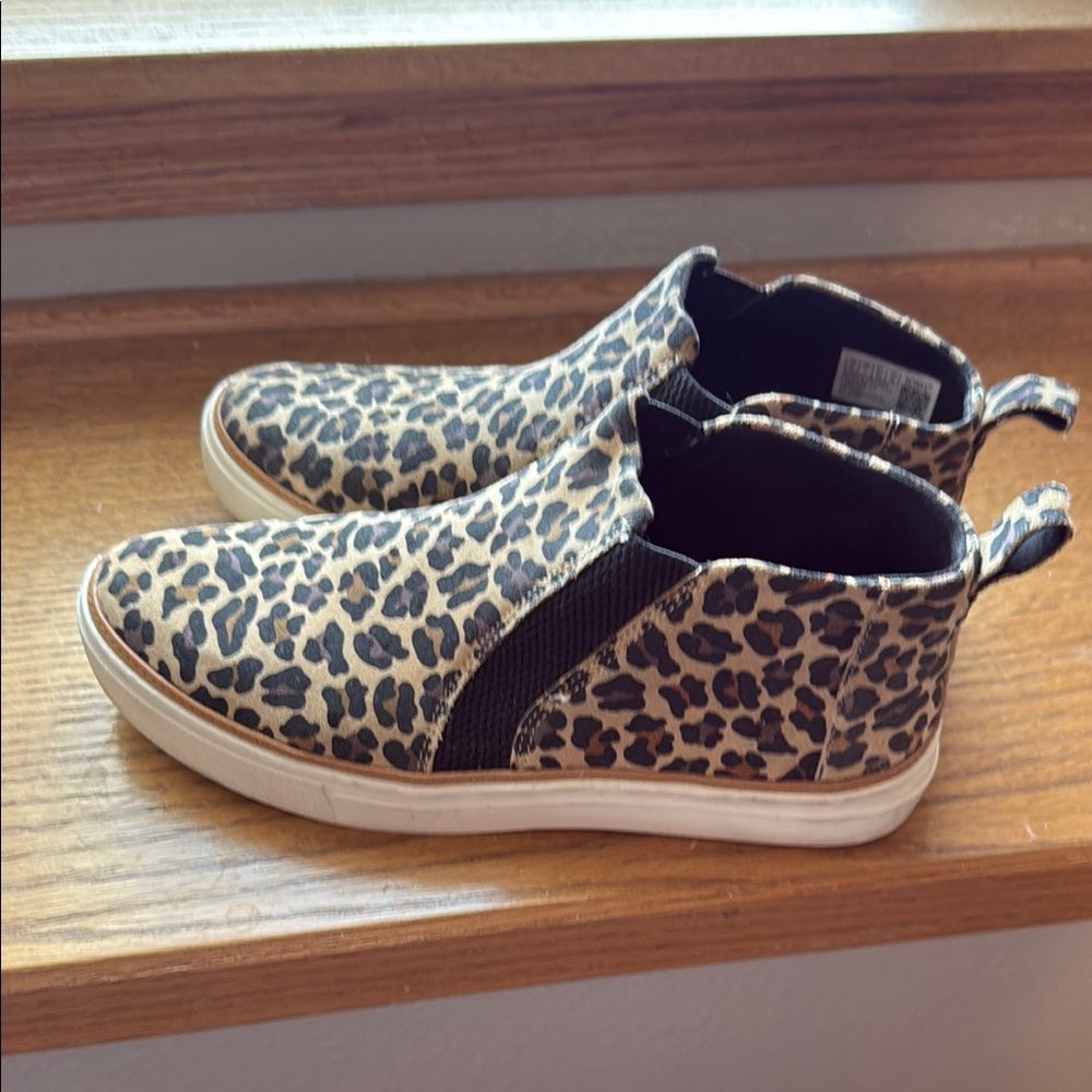 Toms Leopard Print shoes  with Slip-On Design